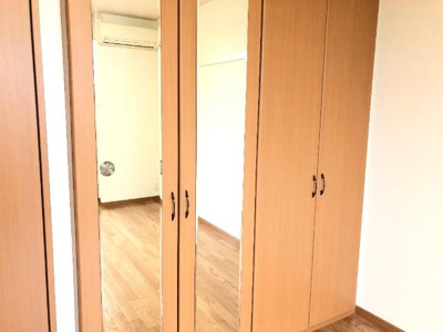 【収納】 | サンライズ・ガーデン | クローゼット扉に姿見付き