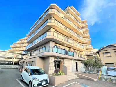 【外観】 | マイキャッスル横浜白山　 | ◆管理体制良好なマンションです。清潔感のあるエントランスに開放感のある住環境。