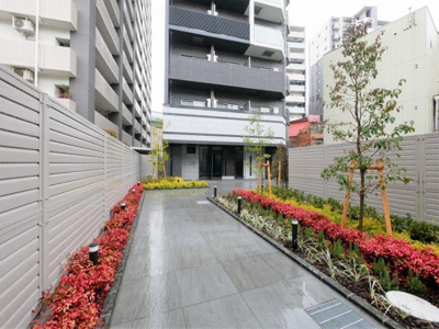 【エントランス】 | プレサンス福島吉野ミナージ | ゆとりのあるエントランスです