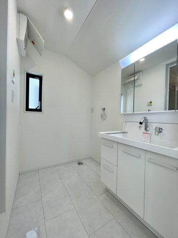 練馬区高野台3丁目　ロフト×省エネ住宅　全3棟の居間・リビング|A号棟