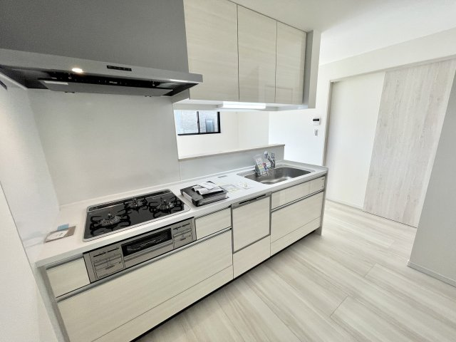 練馬区高野台3丁目　ロフト×省エネ住宅　全3棟のキッチン|A号棟