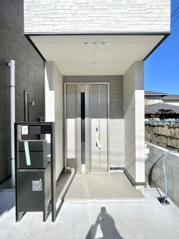 練馬区高野台3丁目　ロフト×省エネ住宅　全3棟の玄関