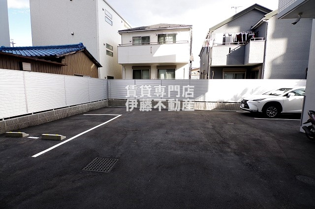 スプランディッド名駅NORTHの駐車場