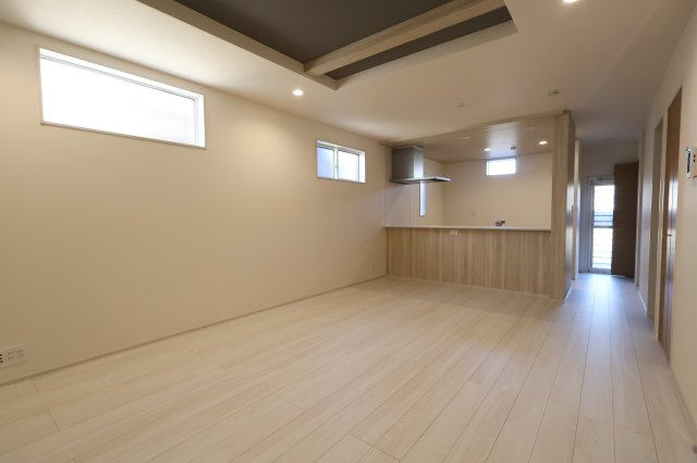 《仲介手数料無料》上尾市原市北１丁目1-24新築一戸建てブルーミングガーデンの居間・リビング