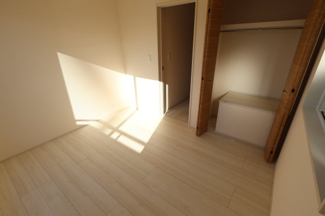 《仲介手数料無料》上尾市原市北１丁目1-24新築一戸建てブルーミングガーデンの洋室