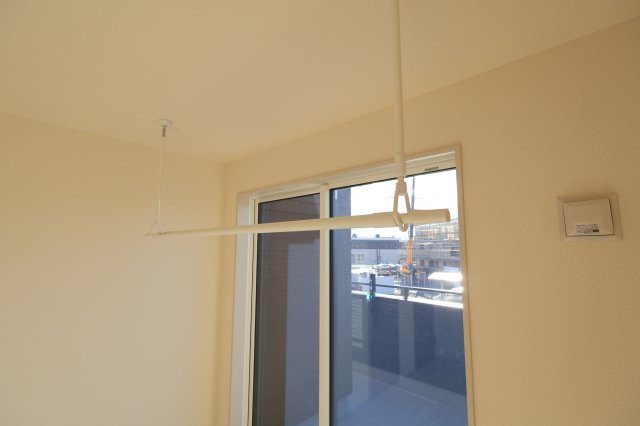 《仲介手数料無料》上尾市原市北１丁目1-24新築一戸建てブルーミングガーデンのランドリースペース