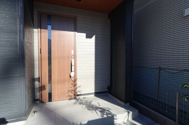 《仲介手数料無料》上尾市原市北１丁目1-24新築一戸建てブルーミングガーデンの玄関