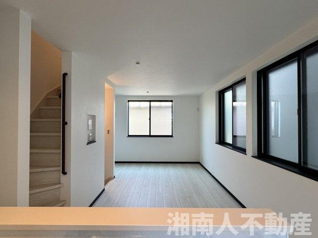 鎌倉市大船４丁目の居間・リビング|こちらの居間で趣味の時間をお楽しみください