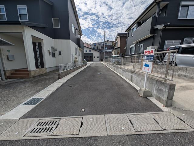 【前面道路含む現地写真】