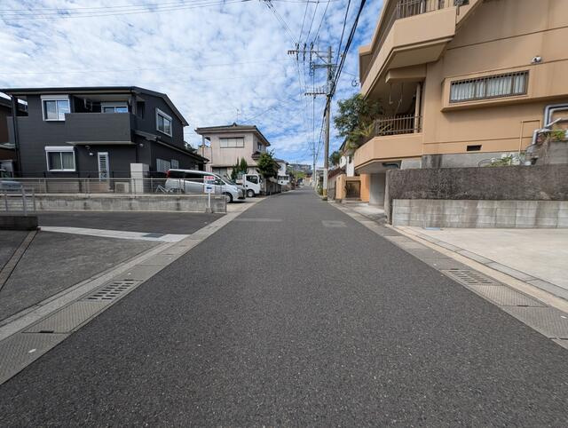 【前面道路含む現地写真】