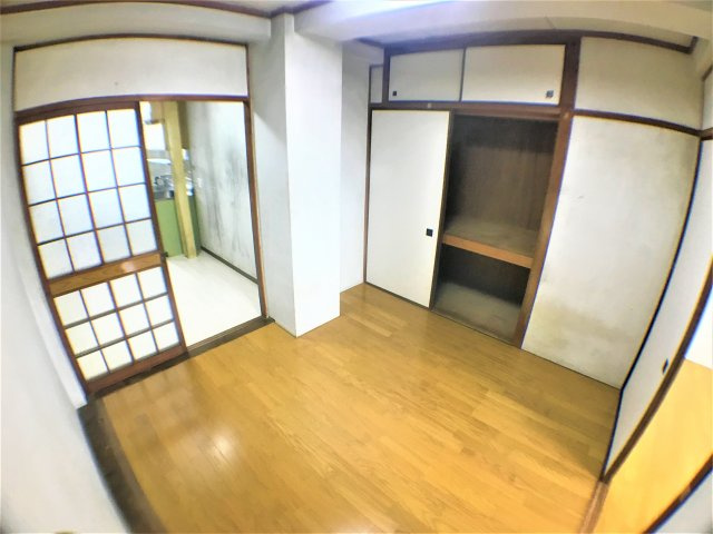 みよしやビルの洋室
