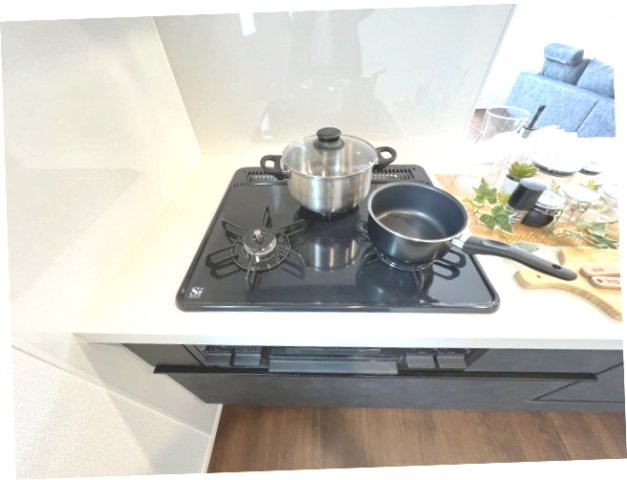 あきる野市小川東1丁目　新築戸建全1棟のキッチン|三口ガスコンロ