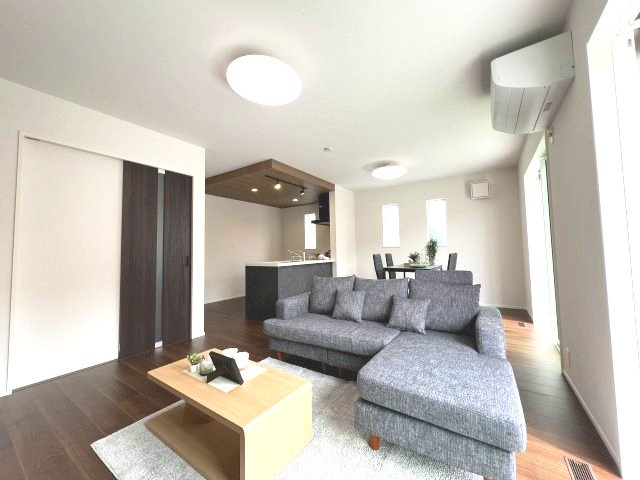 あきる野市小川東1丁目　新築戸建全1棟の居間・リビング|LDK17.0帖