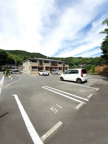 グラン　エストの駐車場