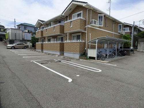 ハーベストスクエア弐番館の駐車場