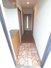 【玄関】 | ※別部屋の写真となります。