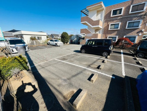 【駐車場】 | ※別部屋の写真となります。