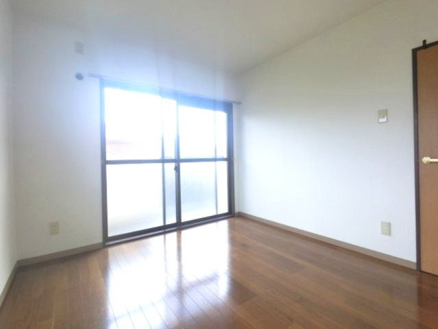 【洋室】 | ※別部屋の写真となります。