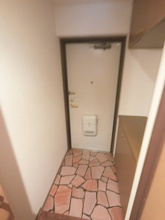 【玄関】 | ※別部屋の写真となります。