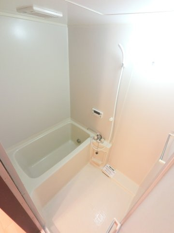 【浴室】 | ※別部屋の写真となります。