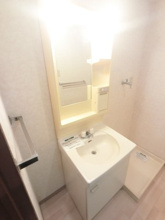 【独立洗面台】 | ※別部屋の写真となります。