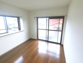 【寝室】 | ※別部屋の写真となります。