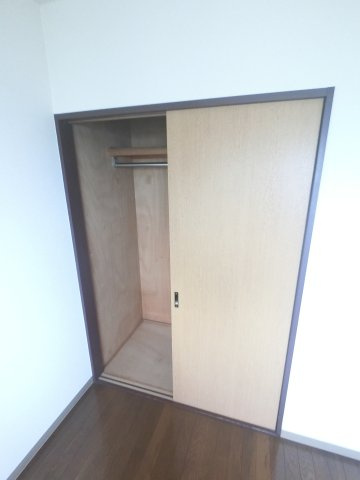 【収納】 | ※別部屋の写真となります。