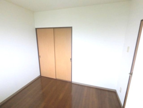 【設備】 | ※別部屋の写真となります。