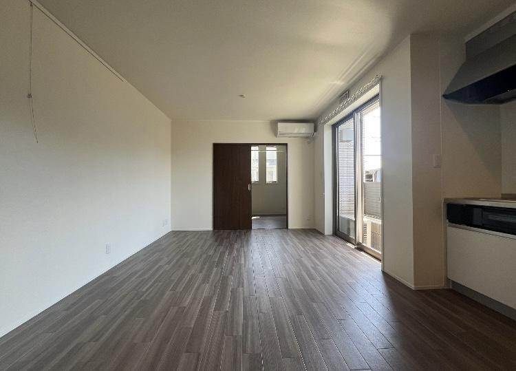 Ｃｈａｒｍｅ　Ｌａｃｉｎｅ（シャルム　ラシーネ）の居間・リビング