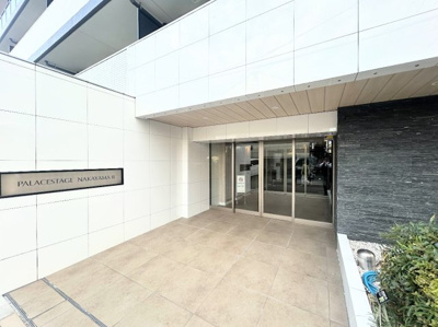 【エントランス】 | パレステージ中山Ⅱ | ◆管理体制良好なマンションです。清潔感のあるエントランスに開放感のある住環境。