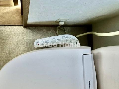 【内装】 | 江戸川区東小岩6丁目中古住宅 | 【ウォシュレット】清潔に使いたいお手洗いには最適な設備です。もちろんウォームレットも標準装備です。