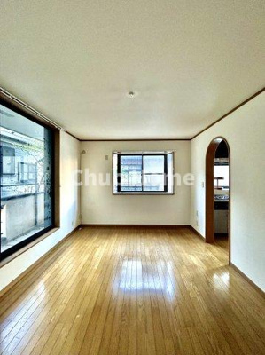 【居間・リビング】 | 江戸川区東小岩6丁目中古住宅 | 【リビングダイニング】一日の中で多くの時間を過すことになるリビングダイニングだからこそ、いつも穏やかな空間であることが必然。爽やかな通風と採光を存分に感じる事が出来る空間です。