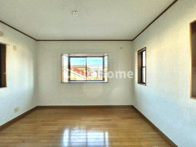 【子供部屋】 | 江戸川区東小岩6丁目中古住宅 | 【子供部屋】お子様を持つ家庭の約6割が「家族や子どものため」に購入を希望。入学後の転校を避け、広い空間でのびのび育てたいなどの親心が、家探しのきっかけになっているようです。