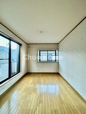 【洋室】 | 江戸川区東小岩6丁目中古住宅 | 【洋室】快適に過ごす条件は、一人ひとり違います。だからこそ飾り過ぎないシンプルな内装と偏り過ぎないデザインで統一しております。居住していく中でオーナー様だけの【マイホーム】に創り上げて下さい