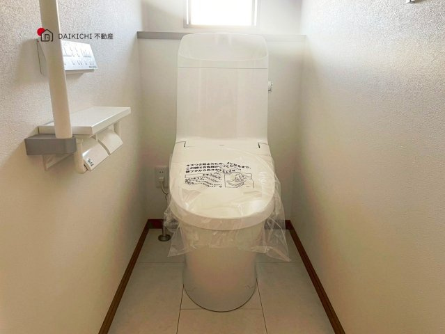 【トイレ】 | ワイウッドコート北本市中丸第6期　新築戸建　全9棟　8号棟