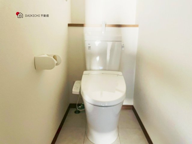 【トイレ】 | ワイウッドコート北本市中丸第6期　新築戸建　全9棟　8号棟