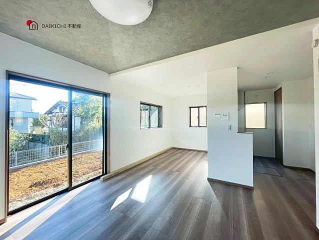 【居間・リビング】 | ワイウッドコート北本市中丸第6期　新築戸建　全9棟　8号棟