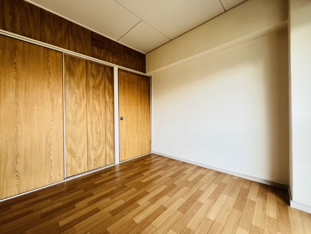 マンション朝霧2号館の洋室