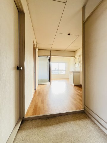 マンション朝霧2号館の玄関