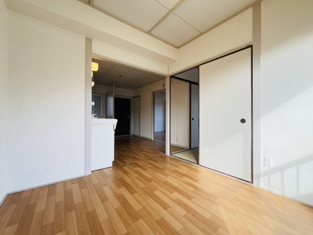 マンション朝霧2号館の居間・リビング