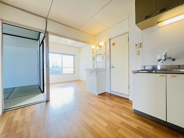 マンション朝霧2号館の居間・リビング