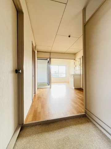 マンション朝霧2号館の玄関