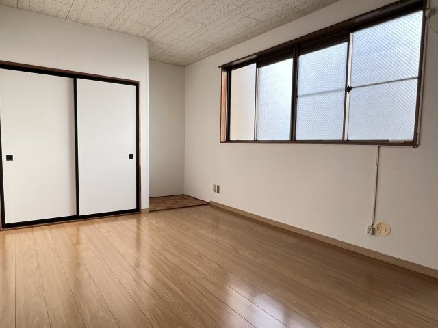 ピュア大町の居間・リビング|洋室7帖