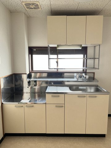 ピュア大町のキッチン|キッチン3帖