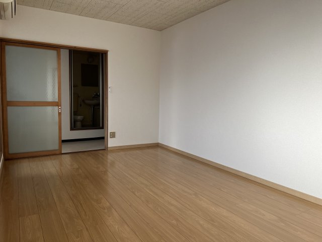 ピュア大町の居間・リビング|洋室7帖