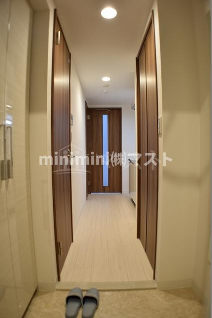 HRフロントリーガル難波WESTの玄関