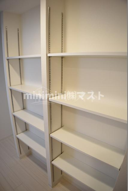 HRフロントリーガル難波WESTの収納