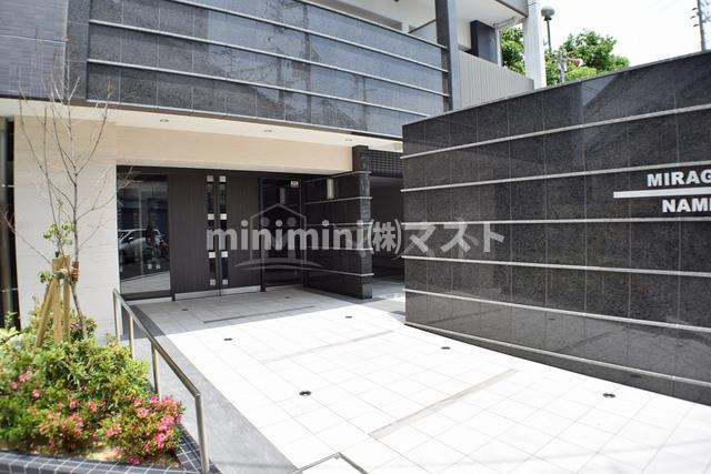 HRフロントリーガル難波WESTのエントランス