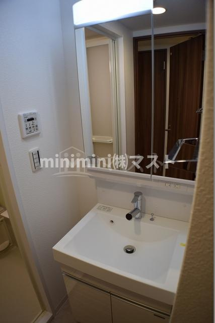 HRフロントリーガル難波WESTの洗面所