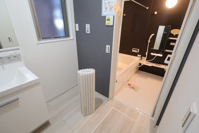 《仲介手数料無料》南区辻６丁目8-10新築一戸建てFiTのランドリースペース